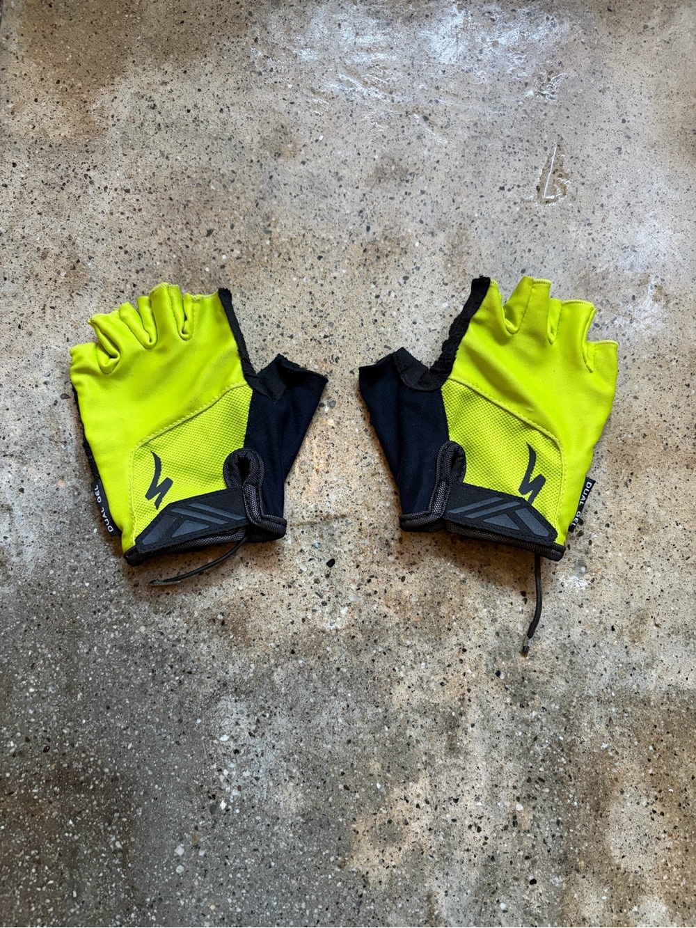 Specialized Women's Body Geometry Dual-Gel Short Finger Cycling Gloves